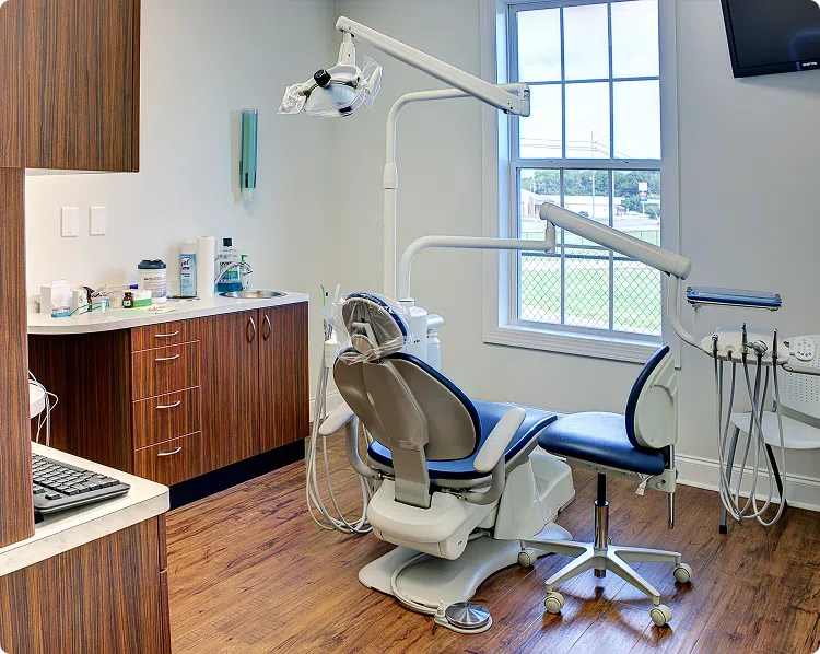 about-image (6) Modern dental exam room with chair, tools, and natural light, ready for patient care.